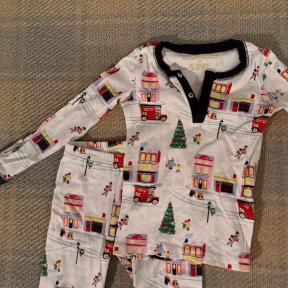 TBBC boys’ holiday print pajama set. Size 3T. - Picture 3 of 4